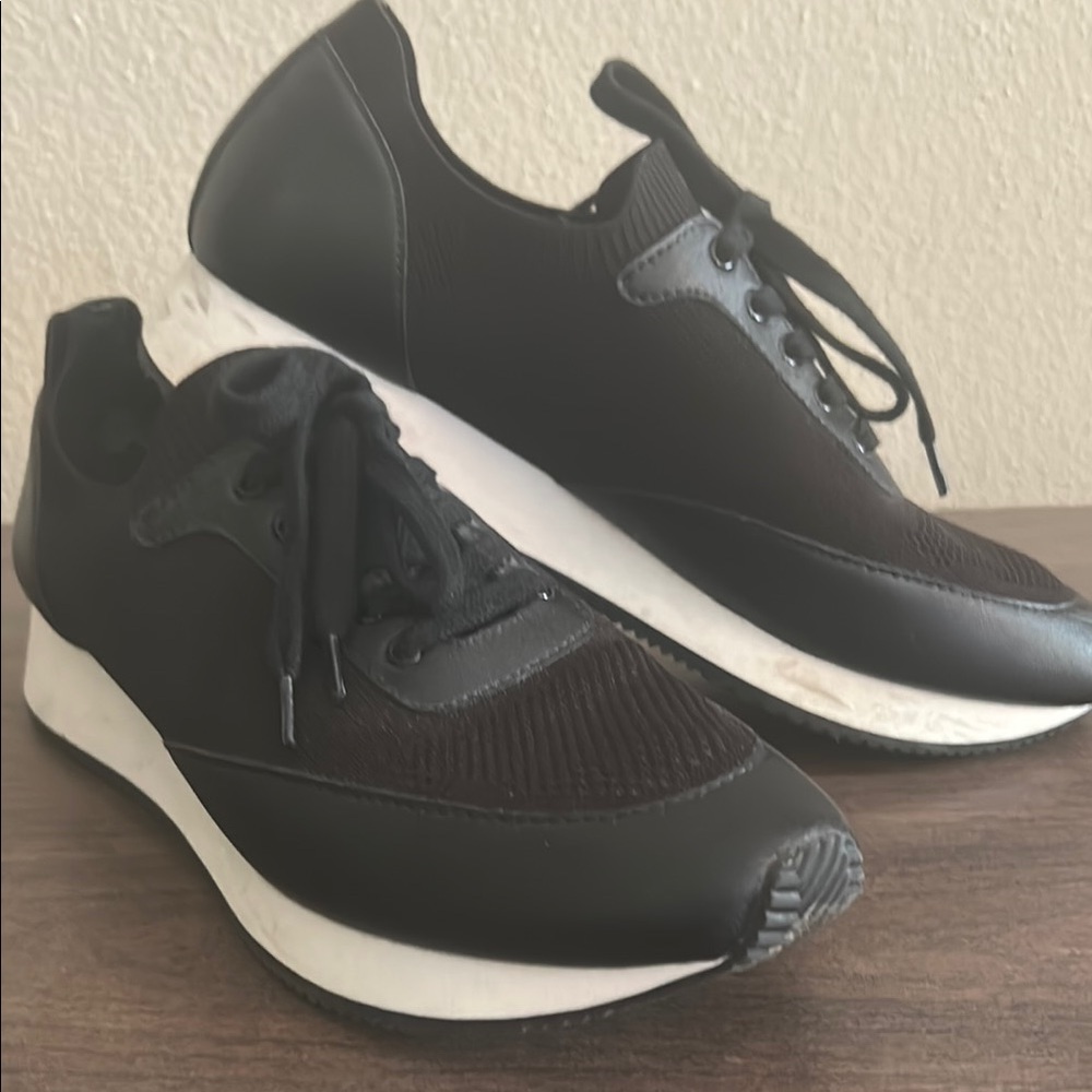 Banana Republic Women's Black Sneakers with White Accents